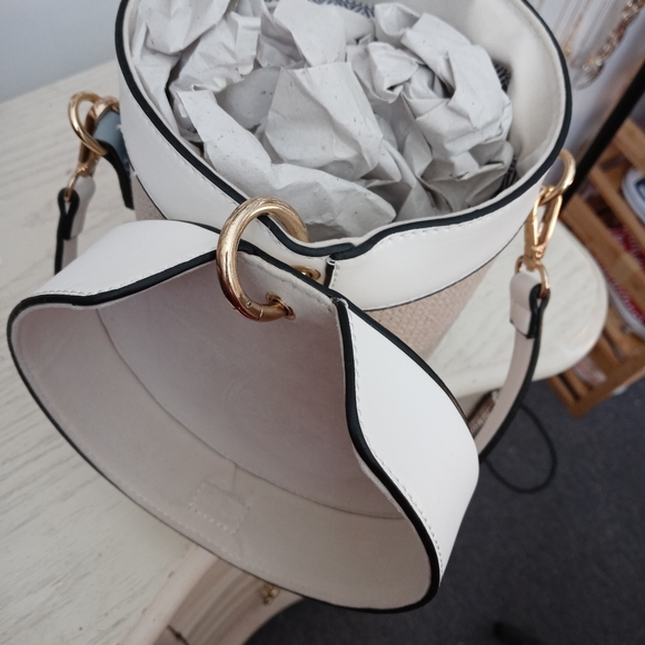 Isabelle bucket style bag - Picture 3 of 4